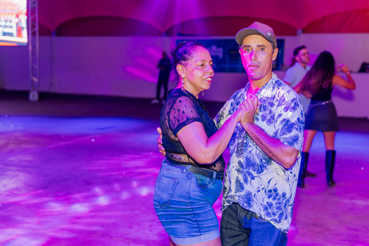 festa do Inhumas, forró em Unaí, evento tradicional Unaí-MG, alegria no interior, cultura rural, festa popular Minas Gerais, música sertaneja, forró ao vivo, tradição mineira, eventos em Unaí, festa típica, salão de festas Unaí, diversão no campo