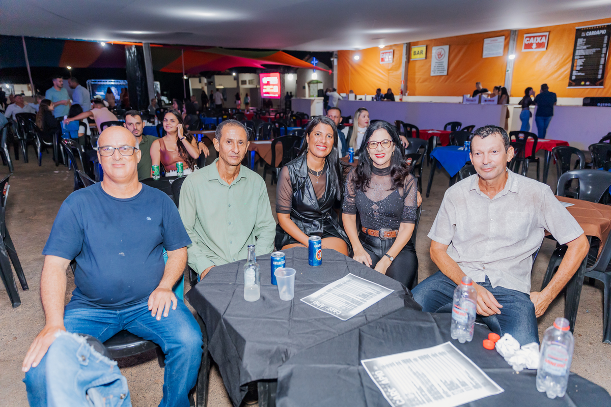 festa do Inhumas, forró em Unaí, evento tradicional Unaí-MG, alegria no interior, cultura rural, festa popular Minas Gerais, música sertaneja, forró ao vivo, tradição mineira, eventos em Unaí, festa típica, salão de festas Unaí, diversão no campo