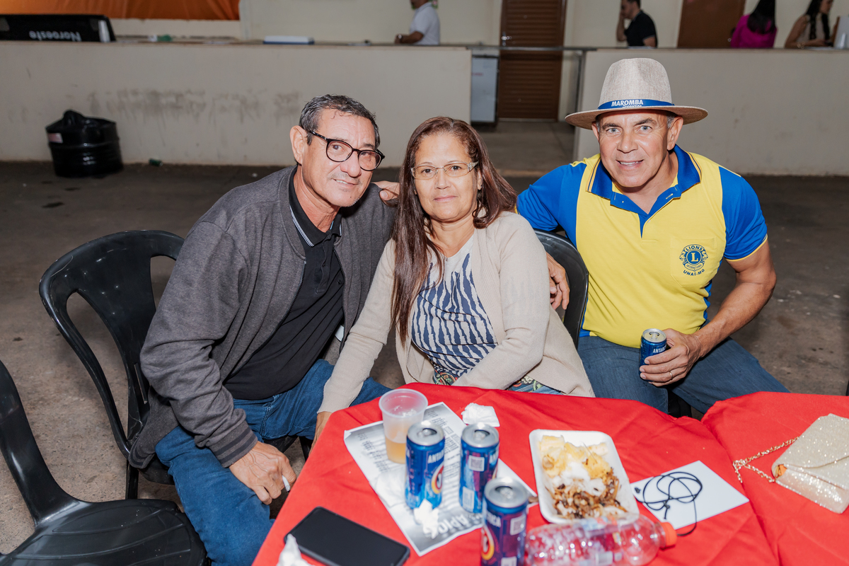 festa do Inhumas, forró em Unaí, evento tradicional Unaí-MG, alegria no interior, cultura rural, festa popular Minas Gerais, música sertaneja, forró ao vivo, tradição mineira, eventos em Unaí, festa típica, salão de festas Unaí, diversão no campo