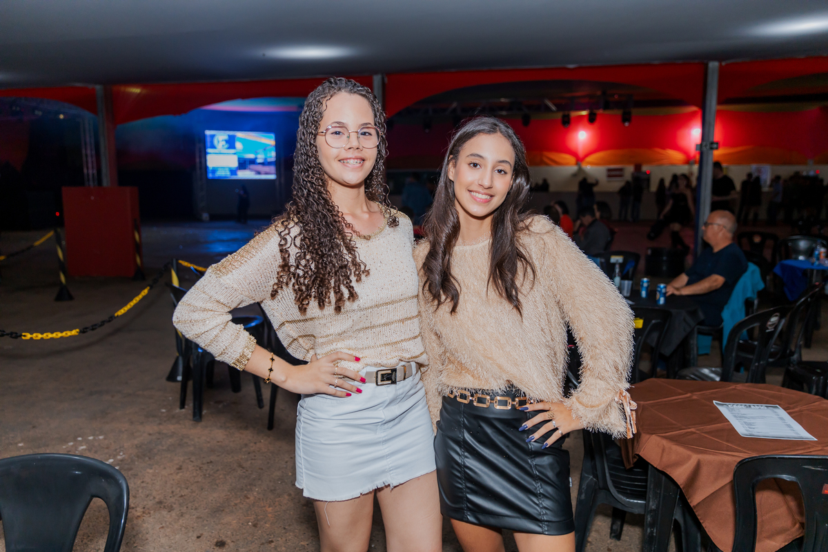 festa do Inhumas, forró em Unaí, evento tradicional Unaí-MG, alegria no interior, cultura rural, festa popular Minas Gerais, música sertaneja, forró ao vivo, tradição mineira, eventos em Unaí, festa típica, salão de festas Unaí, diversão no campo