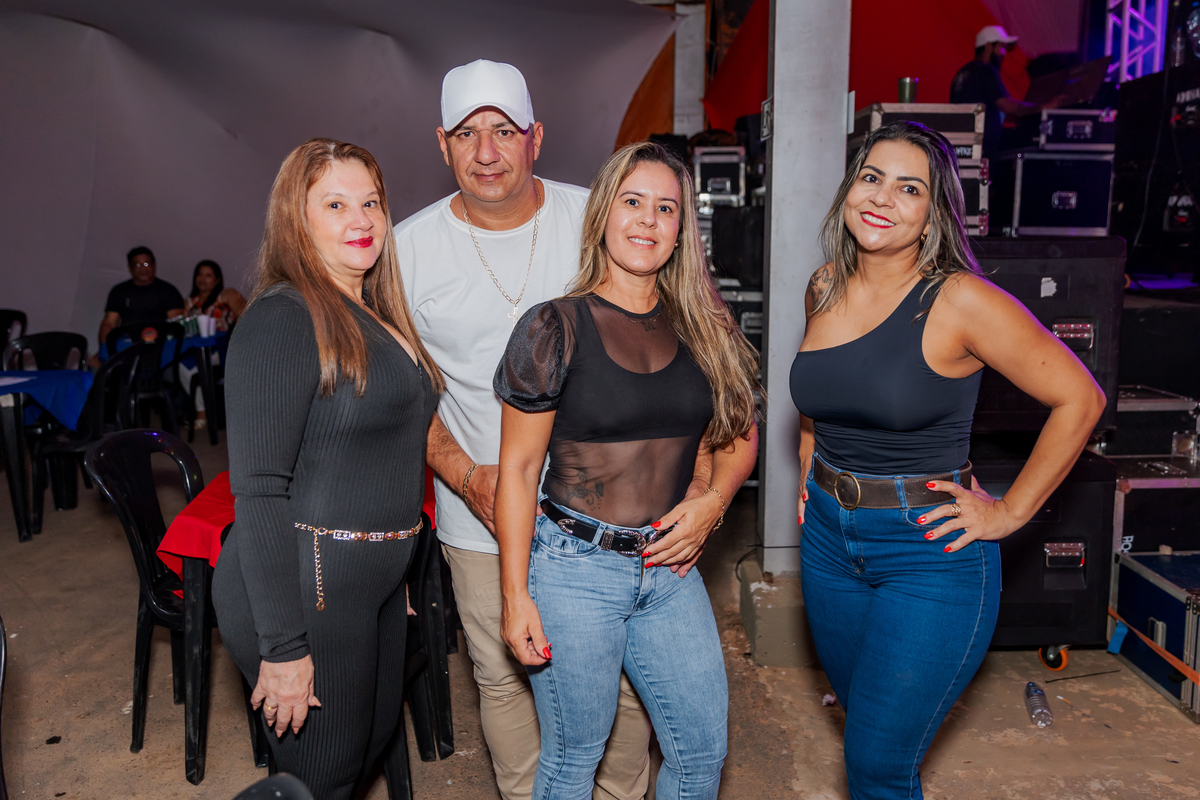 festa do Inhumas, forró em Unaí, evento tradicional Unaí-MG, alegria no interior, cultura rural, festa popular Minas Gerais, música sertaneja, forró ao vivo, tradição mineira, eventos em Unaí, festa típica, salão de festas Unaí, diversão no campo