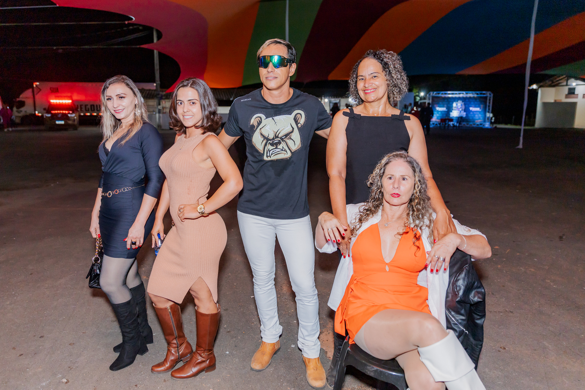 festa do Inhumas, forró em Unaí, evento tradicional Unaí-MG, alegria no interior, cultura rural, festa popular Minas Gerais, música sertaneja, forró ao vivo, tradição mineira, eventos em Unaí, festa típica, salão de festas Unaí, diversão no campo