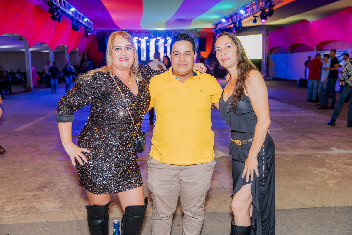 festa do Inhumas, forró em Unaí, evento tradicional Unaí-MG, alegria no interior, cultura rural, festa popular Minas Gerais, música sertaneja, forró ao vivo, tradição mineira, eventos em Unaí, festa típica, salão de festas Unaí, diversão no campo