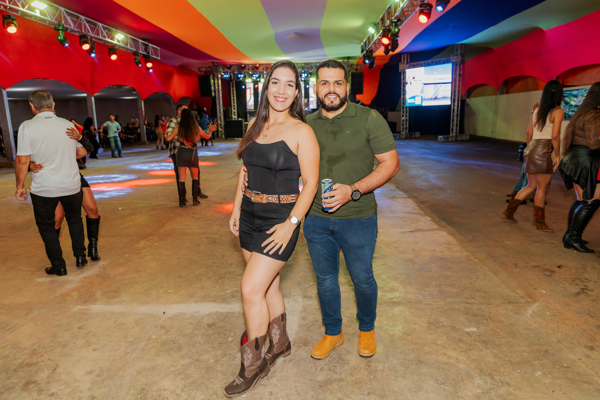 festa do Inhumas, forró em Unaí, evento tradicional Unaí-MG, alegria no interior, cultura rural, festa popular Minas Gerais, música sertaneja, forró ao vivo, tradição mineira, eventos em Unaí, festa típica, salão de festas Unaí, diversão no campo