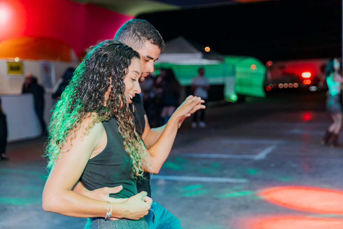 festa do Inhumas, forró em Unaí, evento tradicional Unaí-MG, alegria no interior, cultura rural, festa popular Minas Gerais, música sertaneja, forró ao vivo, tradição mineira, eventos em Unaí, festa típica, salão de festas Unaí, diversão no campo