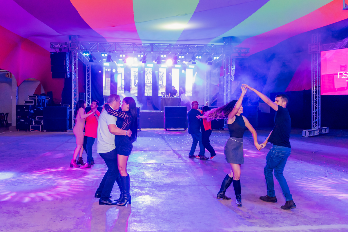 festa do Inhumas, forró em Unaí, evento tradicional Unaí-MG, alegria no interior, cultura rural, festa popular Minas Gerais, música sertaneja, forró ao vivo, tradição mineira, eventos em Unaí, festa típica, salão de festas Unaí, diversão no campo