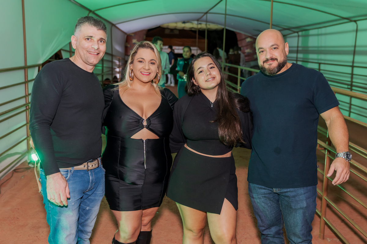 festa do Inhumas, forró em Unaí, evento tradicional Unaí-MG, alegria no interior, cultura rural, festa popular Minas Gerais, música sertaneja, forró ao vivo, tradição mineira, eventos em Unaí, festa típica, salão de festas Unaí, diversão no campo