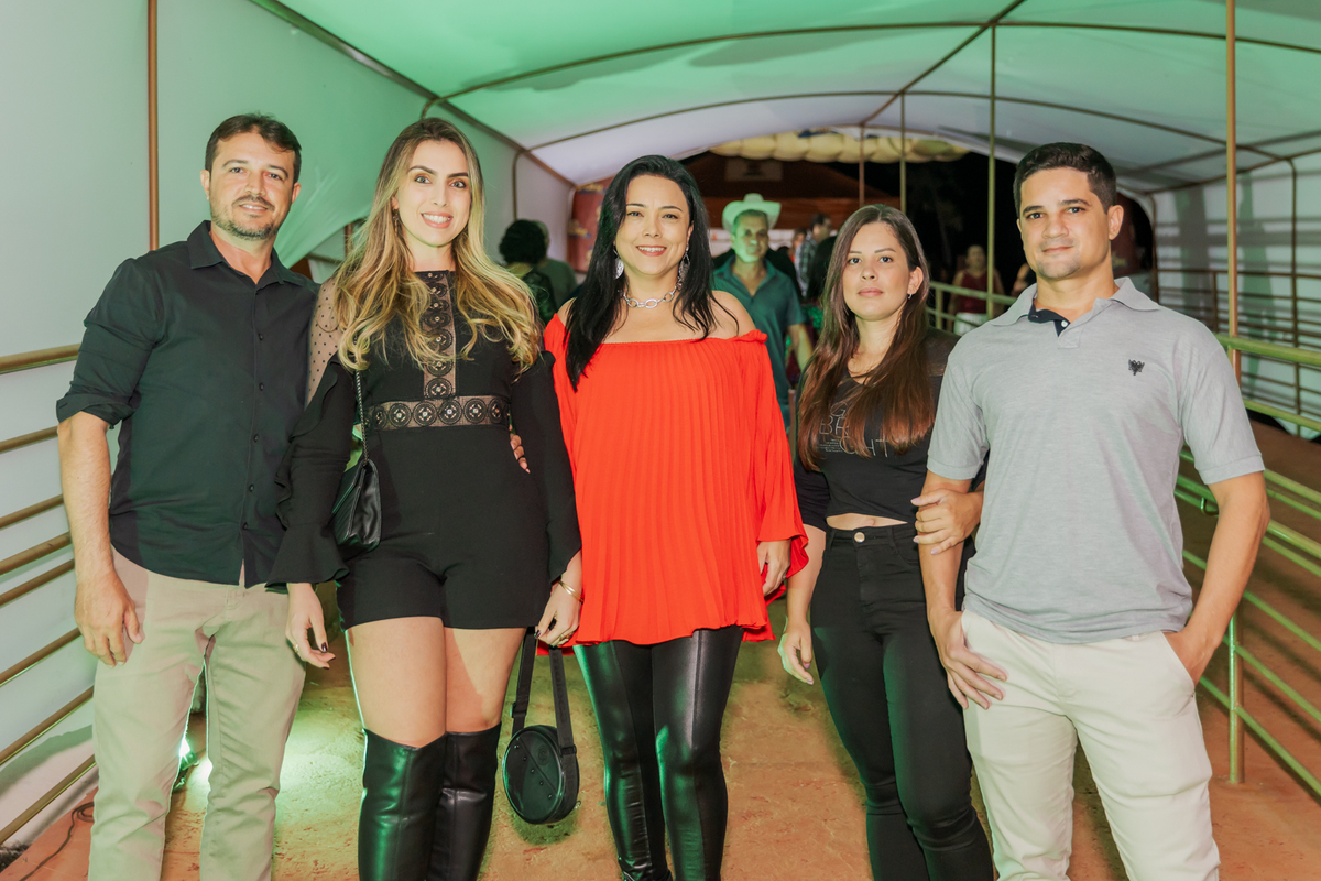 festa do Inhumas, forró em Unaí, evento tradicional Unaí-MG, alegria no interior, cultura rural, festa popular Minas Gerais, música sertaneja, forró ao vivo, tradição mineira, eventos em Unaí, festa típica, salão de festas Unaí, diversão no campo