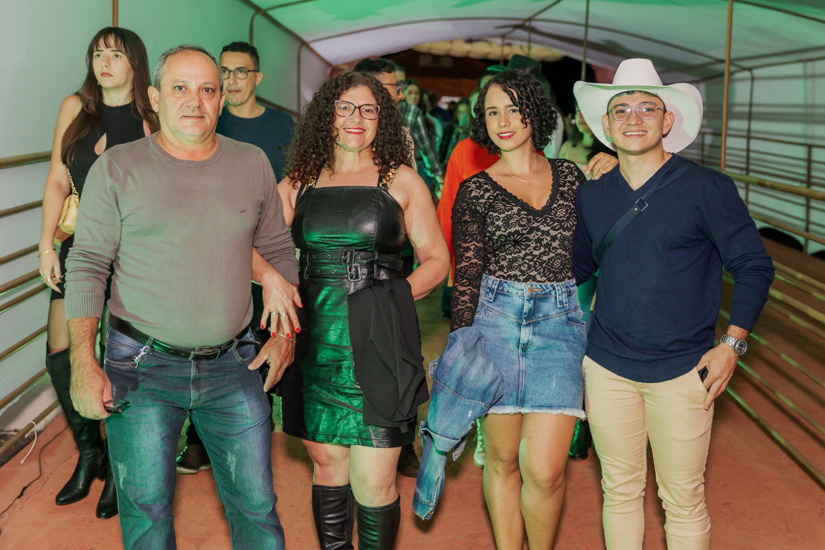 festa do Inhumas, forró em Unaí, evento tradicional Unaí-MG, alegria no interior, cultura rural, festa popular Minas Gerais, música sertaneja, forró ao vivo, tradição mineira, eventos em Unaí, festa típica, salão de festas Unaí, diversão no campo