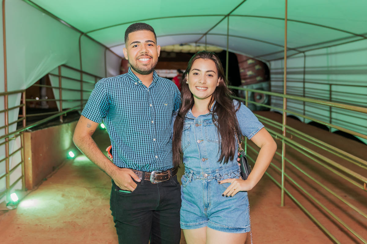 festa do Inhumas, forró em Unaí, evento tradicional Unaí-MG, alegria no interior, cultura rural, festa popular Minas Gerais, música sertaneja, forró ao vivo, tradição mineira, eventos em Unaí, festa típica, salão de festas Unaí, diversão no campo