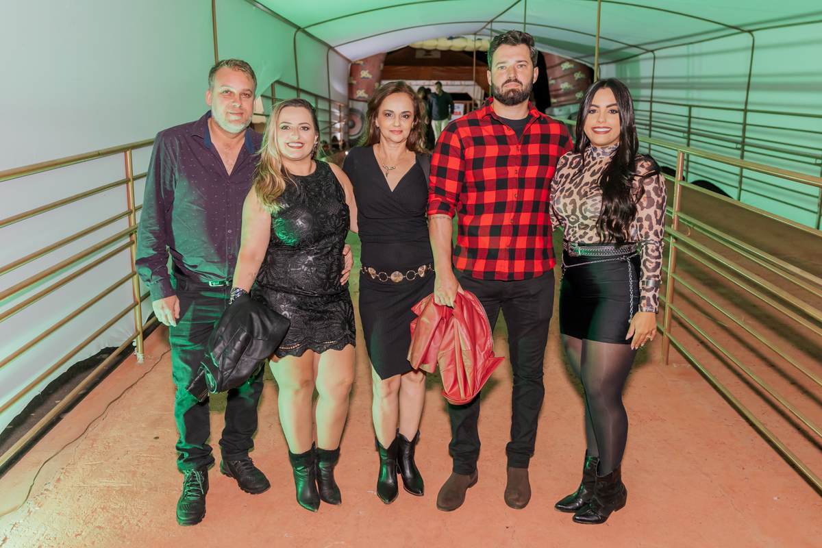 festa do Inhumas, forró em Unaí, evento tradicional Unaí-MG, alegria no interior, cultura rural, festa popular Minas Gerais, música sertaneja, forró ao vivo, tradição mineira, eventos em Unaí, festa típica, salão de festas Unaí, diversão no campo