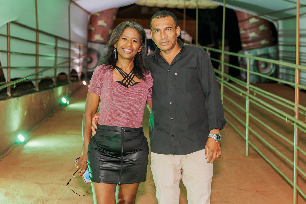 festa do Inhumas, forró em Unaí, evento tradicional Unaí-MG, alegria no interior, cultura rural, festa popular Minas Gerais, música sertaneja, forró ao vivo, tradição mineira, eventos em Unaí, festa típica, salão de festas Unaí, diversão no campo