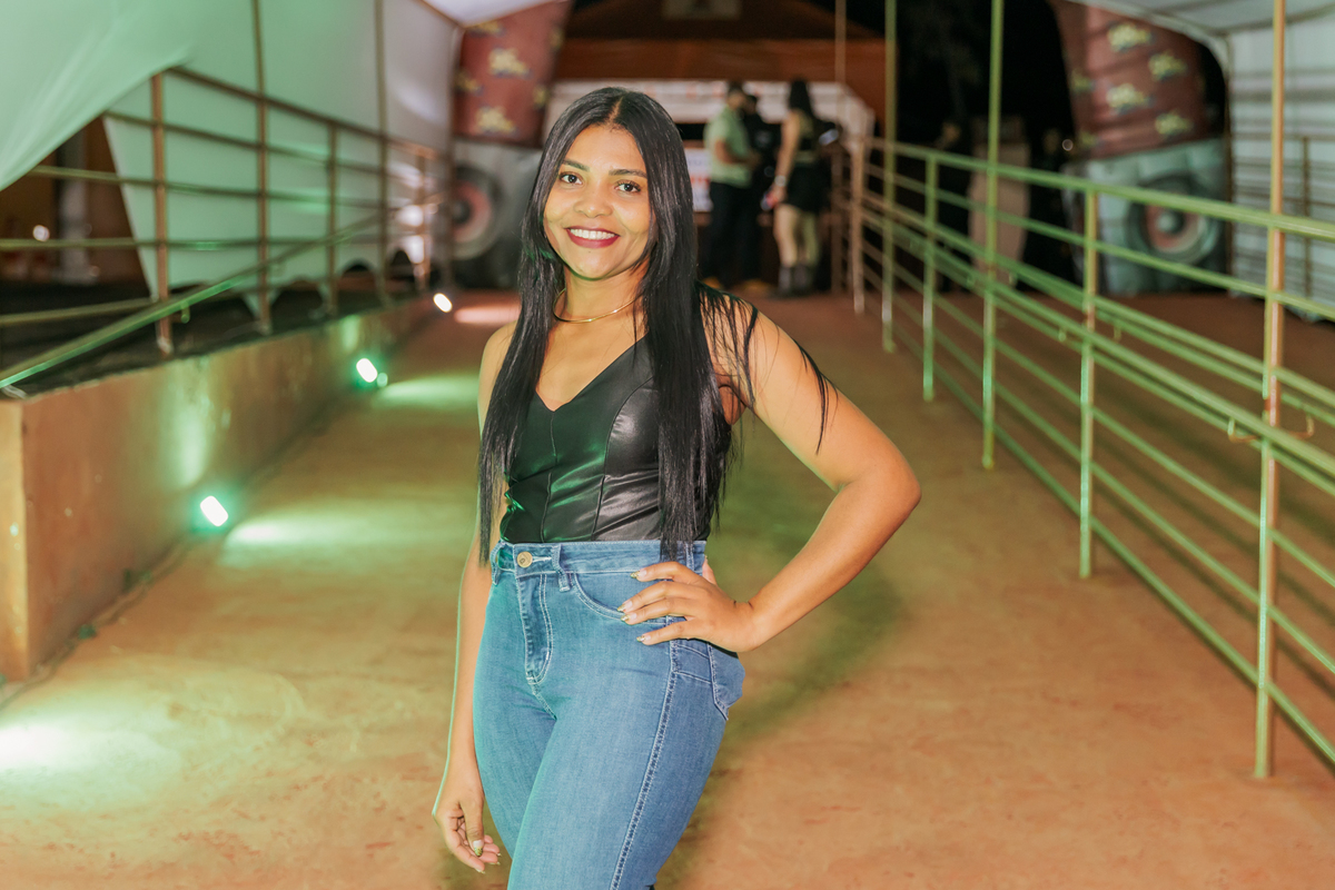 festa do Inhumas, forró em Unaí, evento tradicional Unaí-MG, alegria no interior, cultura rural, festa popular Minas Gerais, música sertaneja, forró ao vivo, tradição mineira, eventos em Unaí, festa típica, salão de festas Unaí, diversão no campo