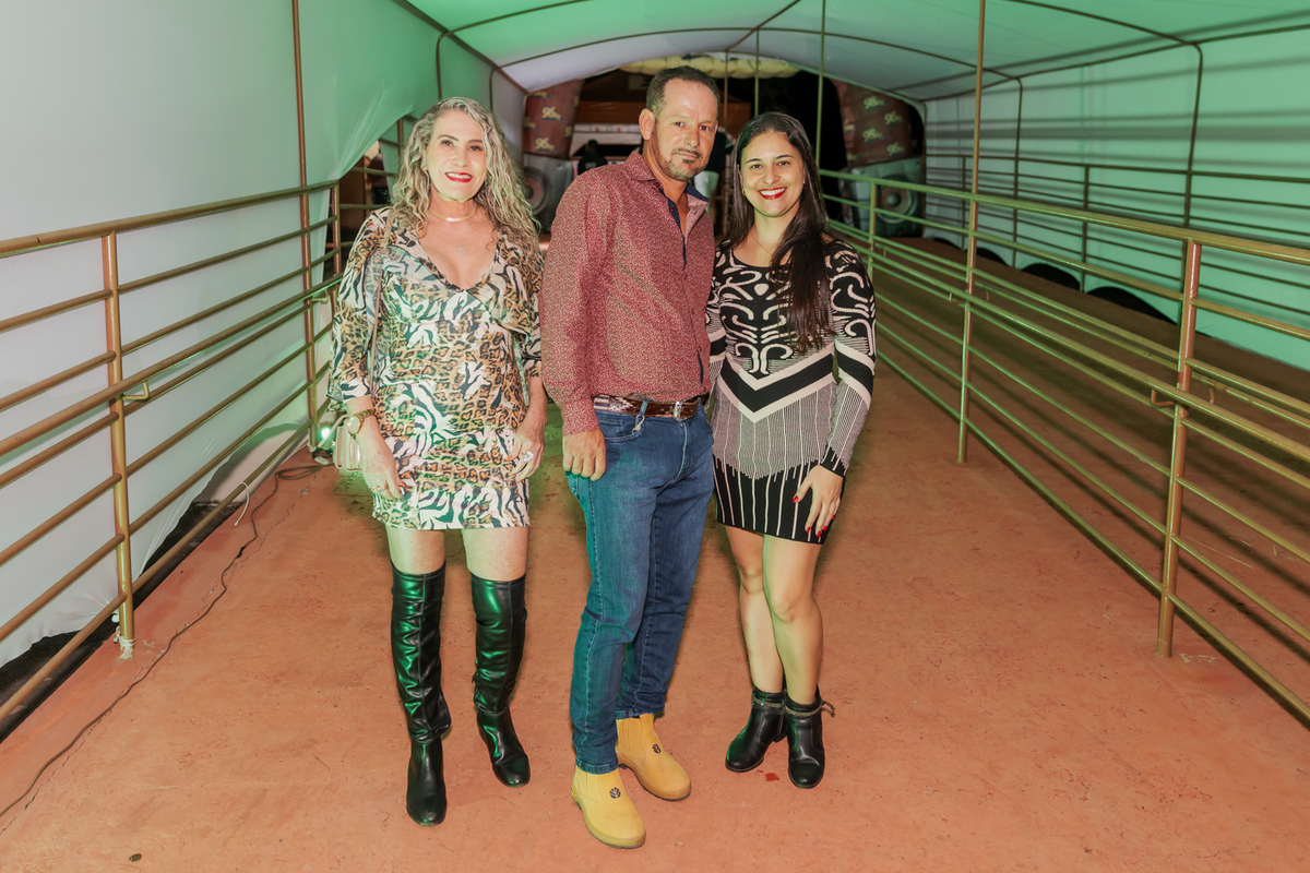 festa do Inhumas, forró em Unaí, evento tradicional Unaí-MG, alegria no interior, cultura rural, festa popular Minas Gerais, música sertaneja, forró ao vivo, tradição mineira, eventos em Unaí, festa típica, salão de festas Unaí, diversão no campo