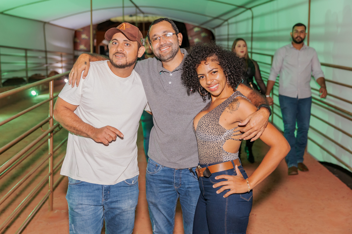 festa do Inhumas, forró em Unaí, evento tradicional Unaí-MG, alegria no interior, cultura rural, festa popular Minas Gerais, música sertaneja, forró ao vivo, tradição mineira, eventos em Unaí, festa típica, salão de festas Unaí, diversão no campo