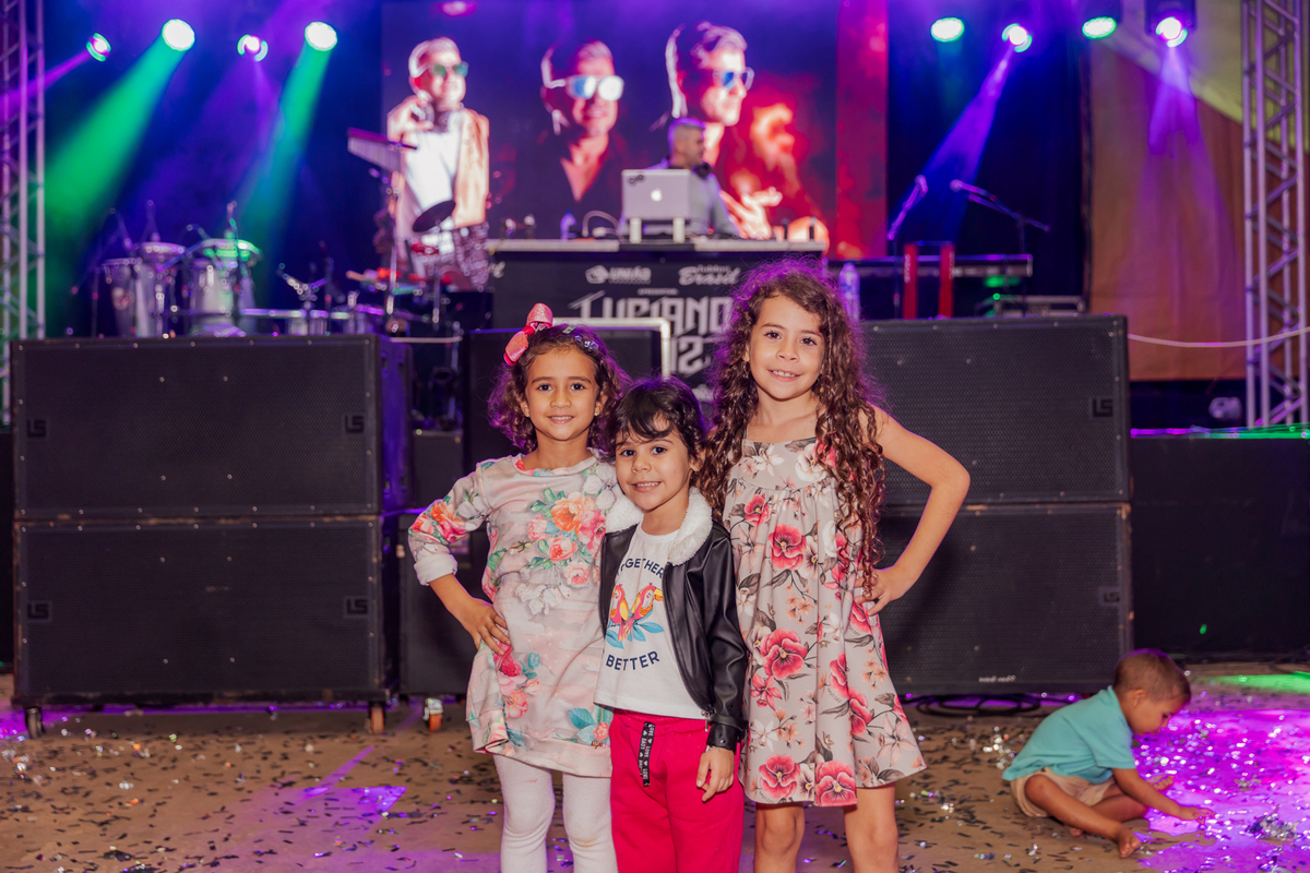 festa do Inhumas, forró em Unaí, evento tradicional Unaí-MG, alegria no interior, cultura rural, festa popular Minas Gerais, música sertaneja, forró ao vivo, tradição mineira, eventos em Unaí, festa típica, salão de festas Unaí, diversão no campo