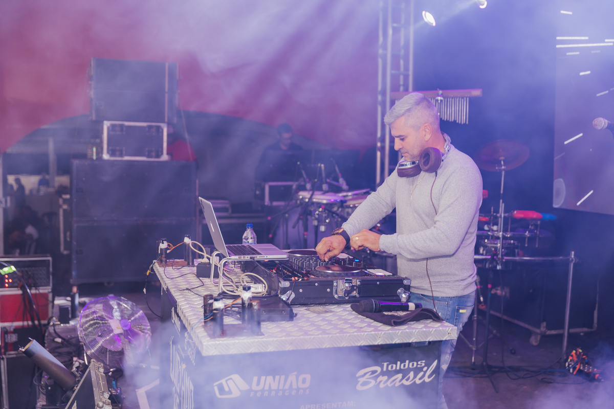 festa do Inhumas, forró em Unaí, evento tradicional Unaí-MG, alegria no interior, cultura rural, festa popular Minas Gerais, música sertaneja, forró ao vivo, tradição mineira, eventos em Unaí, festa típica, salão de festas Unaí, diversão no campo