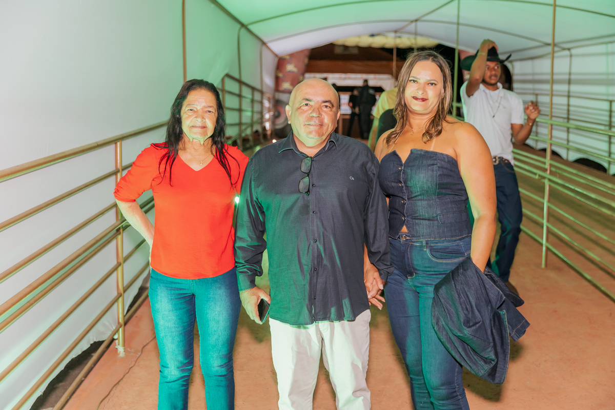 festa do Inhumas, forró em Unaí, evento tradicional Unaí-MG, alegria no interior, cultura rural, festa popular Minas Gerais, música sertaneja, forró ao vivo, tradição mineira, eventos em Unaí, festa típica, salão de festas Unaí, diversão no campo
