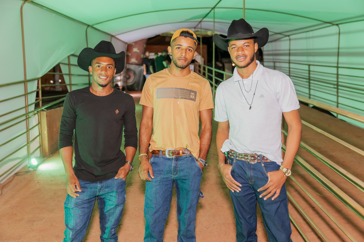 festa do Inhumas, forró em Unaí, evento tradicional Unaí-MG, alegria no interior, cultura rural, festa popular Minas Gerais, música sertaneja, forró ao vivo, tradição mineira, eventos em Unaí, festa típica, salão de festas Unaí, diversão no campo