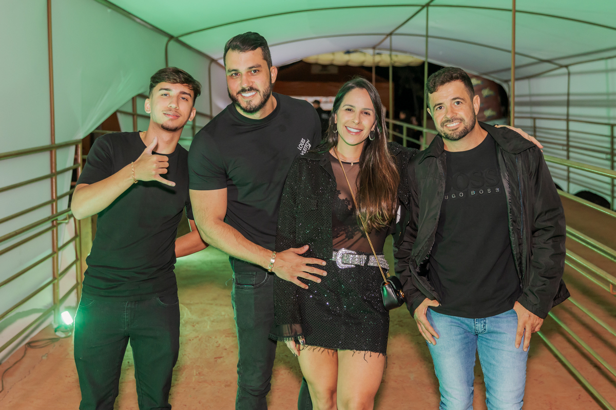 festa do Inhumas, forró em Unaí, evento tradicional Unaí-MG, alegria no interior, cultura rural, festa popular Minas Gerais, música sertaneja, forró ao vivo, tradição mineira, eventos em Unaí, festa típica, salão de festas Unaí, diversão no campo