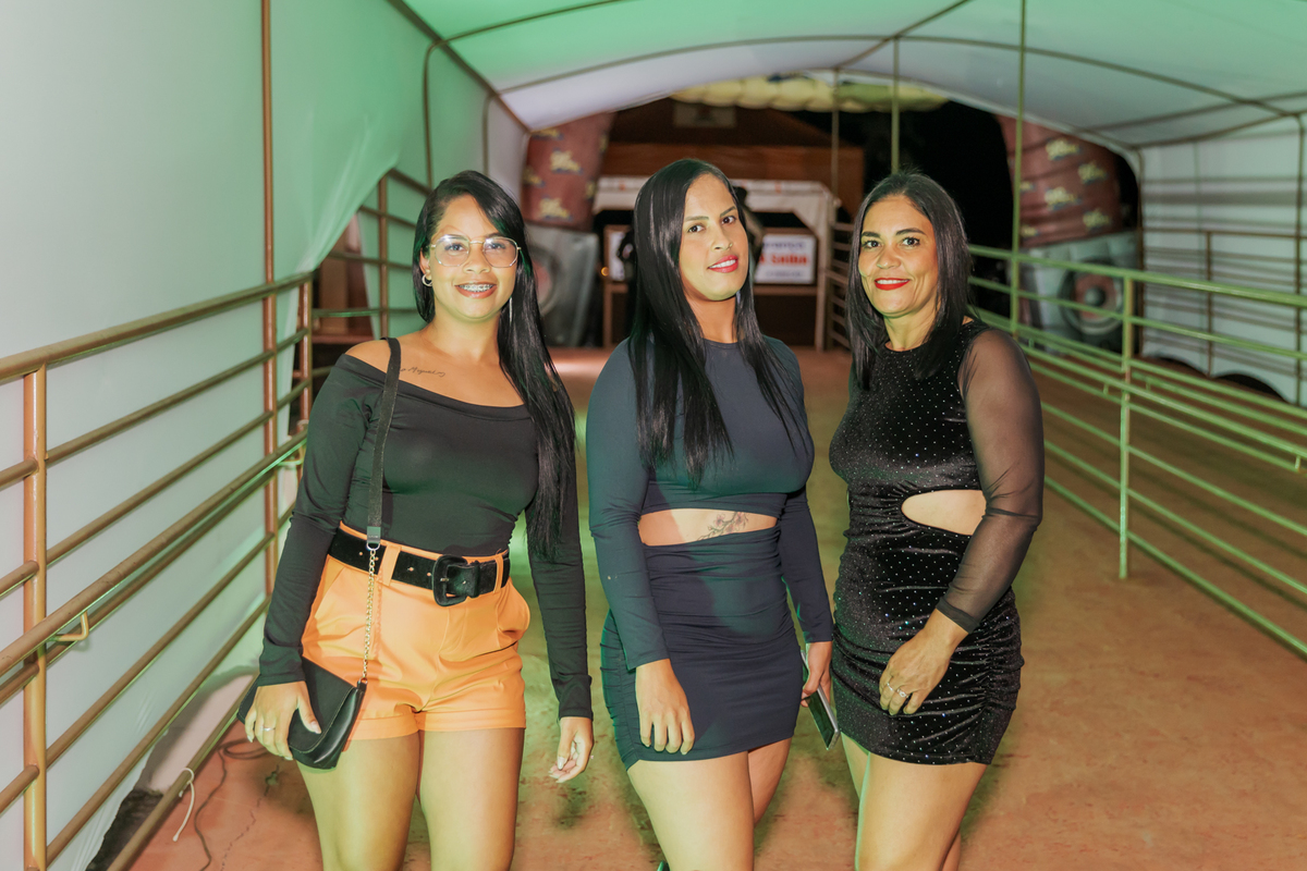 festa do Inhumas, forró em Unaí, evento tradicional Unaí-MG, alegria no interior, cultura rural, festa popular Minas Gerais, música sertaneja, forró ao vivo, tradição mineira, eventos em Unaí, festa típica, salão de festas Unaí, diversão no campo