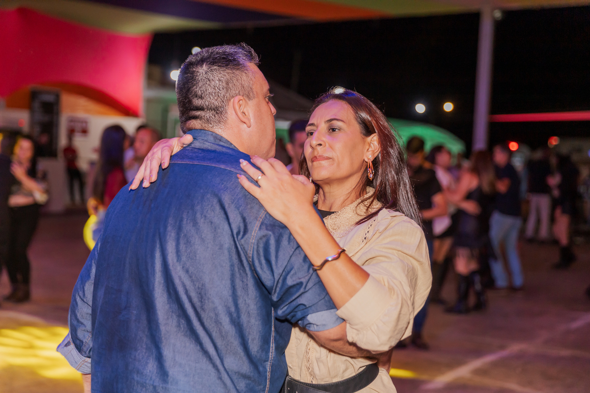 festa do Inhumas, forró em Unaí, evento tradicional Unaí-MG, alegria no interior, cultura rural, festa popular Minas Gerais, música sertaneja, forró ao vivo, tradição mineira, eventos em Unaí, festa típica, salão de festas Unaí, diversão no campo