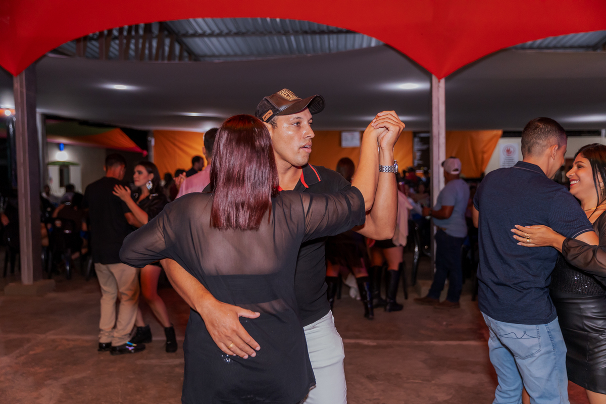 festa do Inhumas, forró em Unaí, evento tradicional Unaí-MG, alegria no interior, cultura rural, festa popular Minas Gerais, música sertaneja, forró ao vivo, tradição mineira, eventos em Unaí, festa típica, salão de festas Unaí, diversão no campo