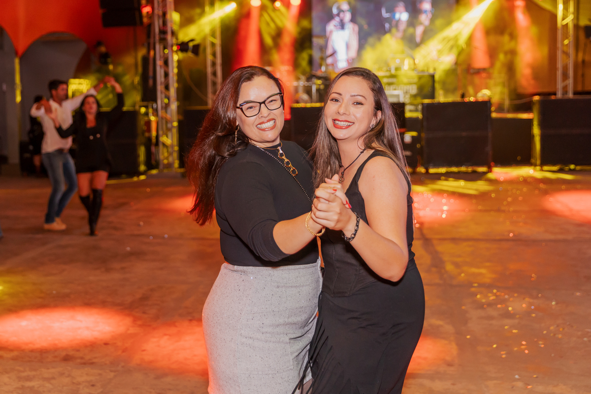 festa do Inhumas, forró em Unaí, evento tradicional Unaí-MG, alegria no interior, cultura rural, festa popular Minas Gerais, música sertaneja, forró ao vivo, tradição mineira, eventos em Unaí, festa típica, salão de festas Unaí, diversão no campo