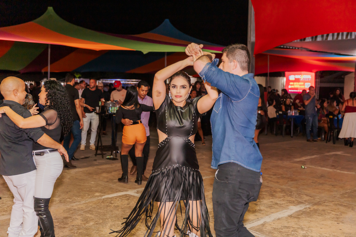 festa do Inhumas, forró em Unaí, evento tradicional Unaí-MG, alegria no interior, cultura rural, festa popular Minas Gerais, música sertaneja, forró ao vivo, tradição mineira, eventos em Unaí, festa típica, salão de festas Unaí, diversão no campo