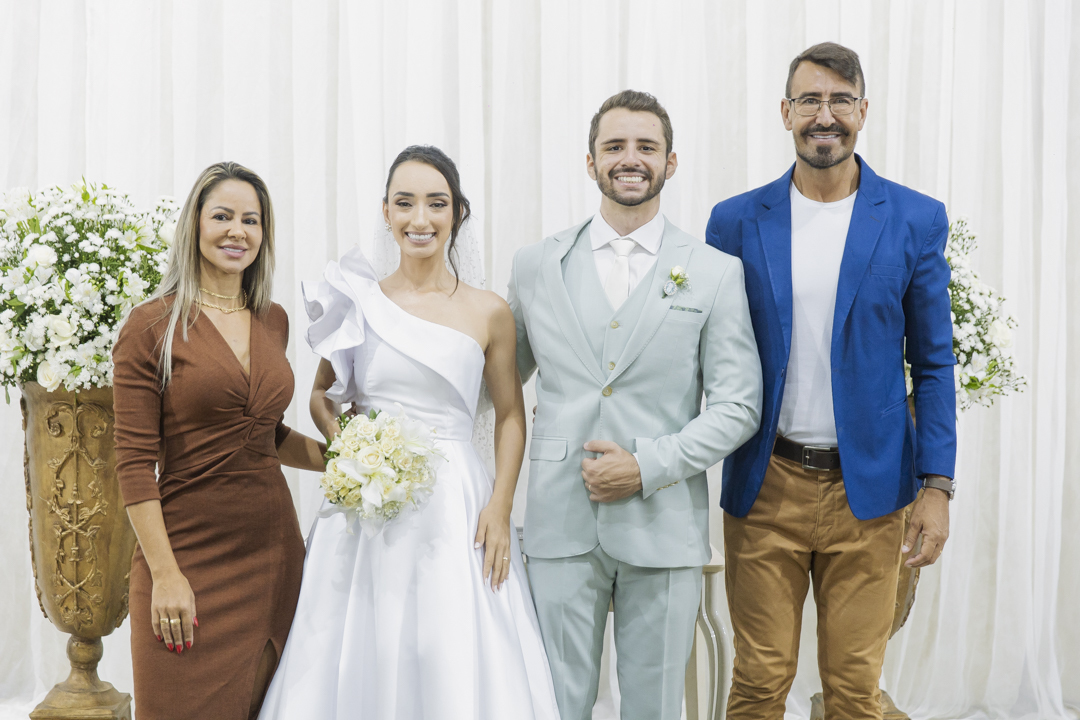 casamento em Unaí, casamento em Patrocínio, fotógrafo especializado em casamento, fotografia documental, noivos apaixonados, cerimônia emocionante, festa animada, ensaio pré casamento, fotógrafo em Minas Gerais
