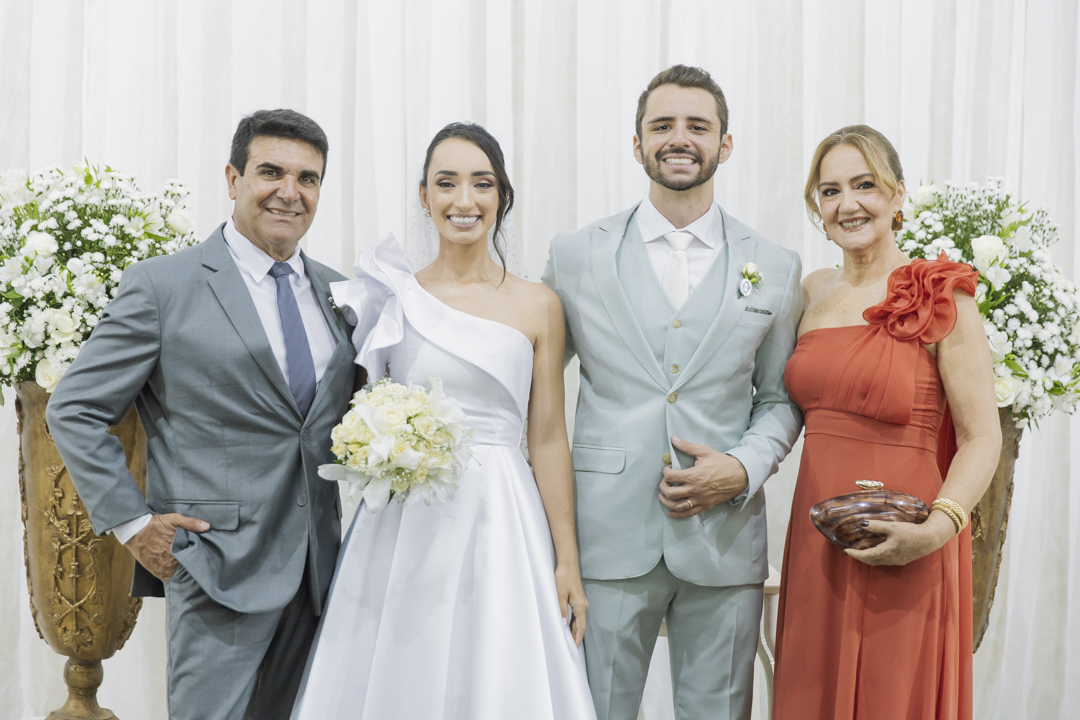 casamento em Unaí, casamento em Patrocínio, fotógrafo especializado em casamento, fotografia documental, noivos apaixonados, cerimônia emocionante, festa animada, ensaio pré casamento, fotógrafo em Minas Gerais