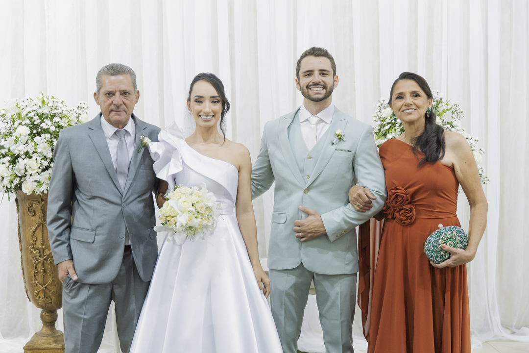 casamento em Unaí, casamento em Patrocínio, fotógrafo especializado em casamento, fotografia documental, noivos apaixonados, cerimônia emocionante, festa animada, ensaio pré casamento, fotógrafo em Minas Gerais