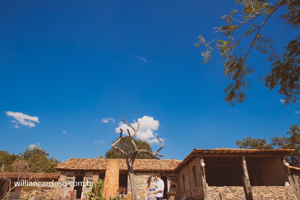 ensaio realizado em paracatu, numa bela tarde de sol , com o ceu incrivelmente azul