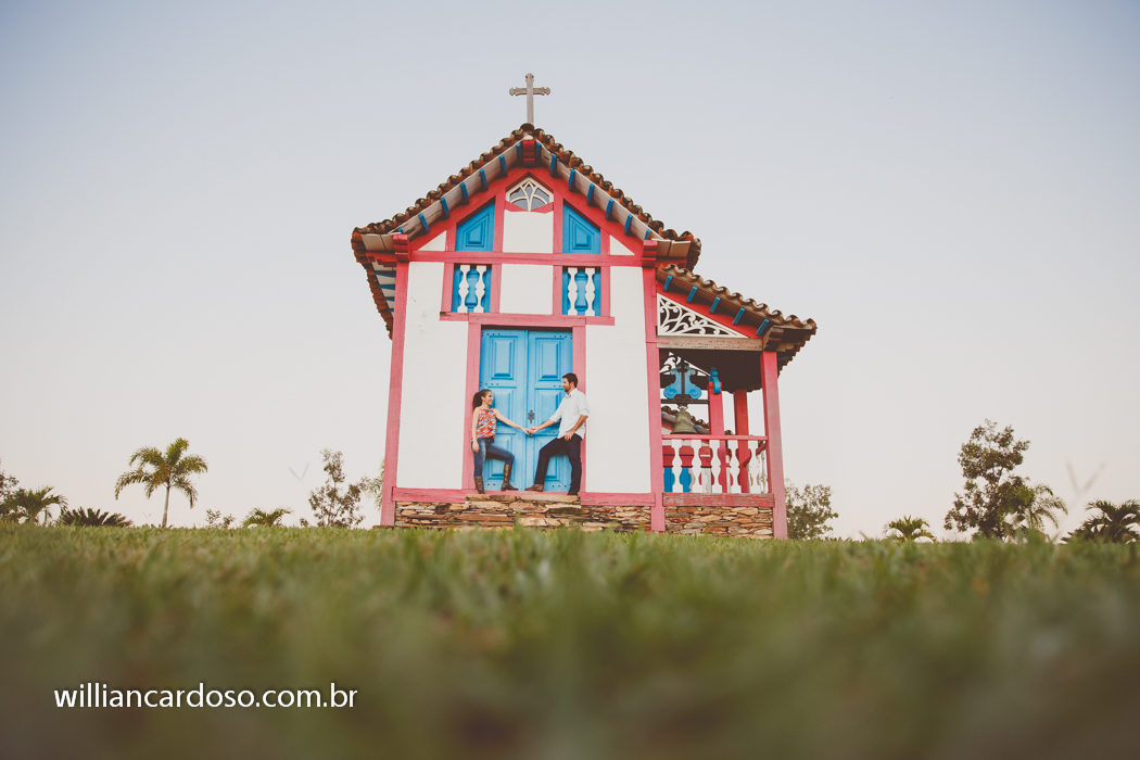 fotografo de casamentos em minas gerais, realiza ensaio em paracatu, com noivos felizes