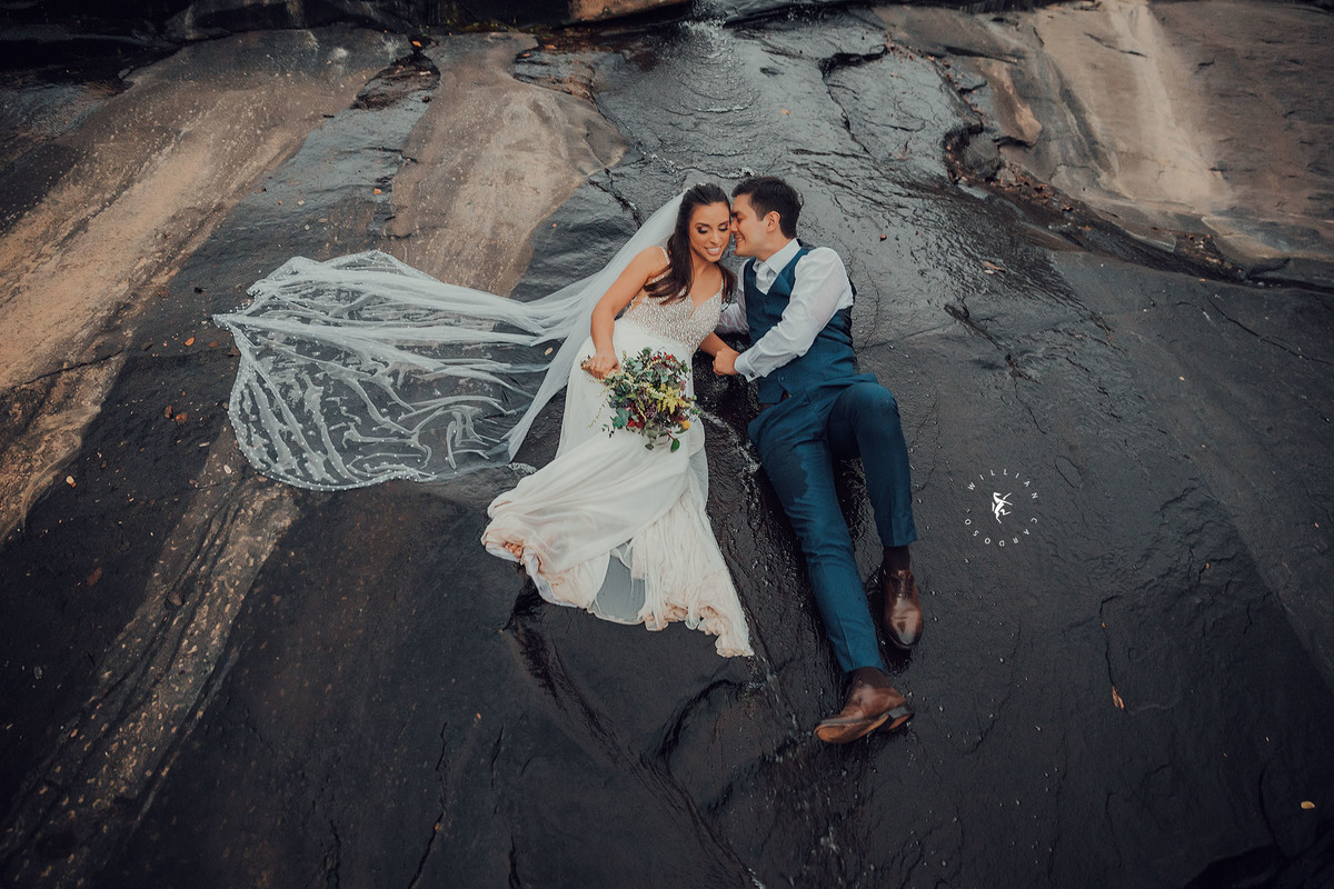 Fotos , fotos de casamento , fotos no por do sol , fotos maravilhosas , fotos na praia , ensaio na praia , ensaio em unai , ensaio em brasilandia , ensaios, fotos de cachoeira , casamento ao ar livre , ideias para casamentos, noivas, noivo, Noivado , foto