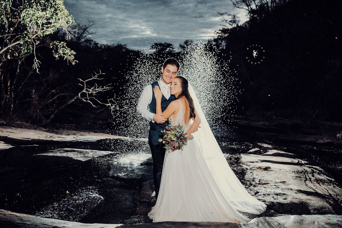 Fotos , fotos de casamento , fotos no por do sol , fotos maravilhosas , fotos na praia , ensaio na praia , ensaio em unai , ensaio em brasilandia , ensaios, fotos de cachoeira , casamento ao ar livre , ideias para casamentos, noivas, noivo, Noivado , foto