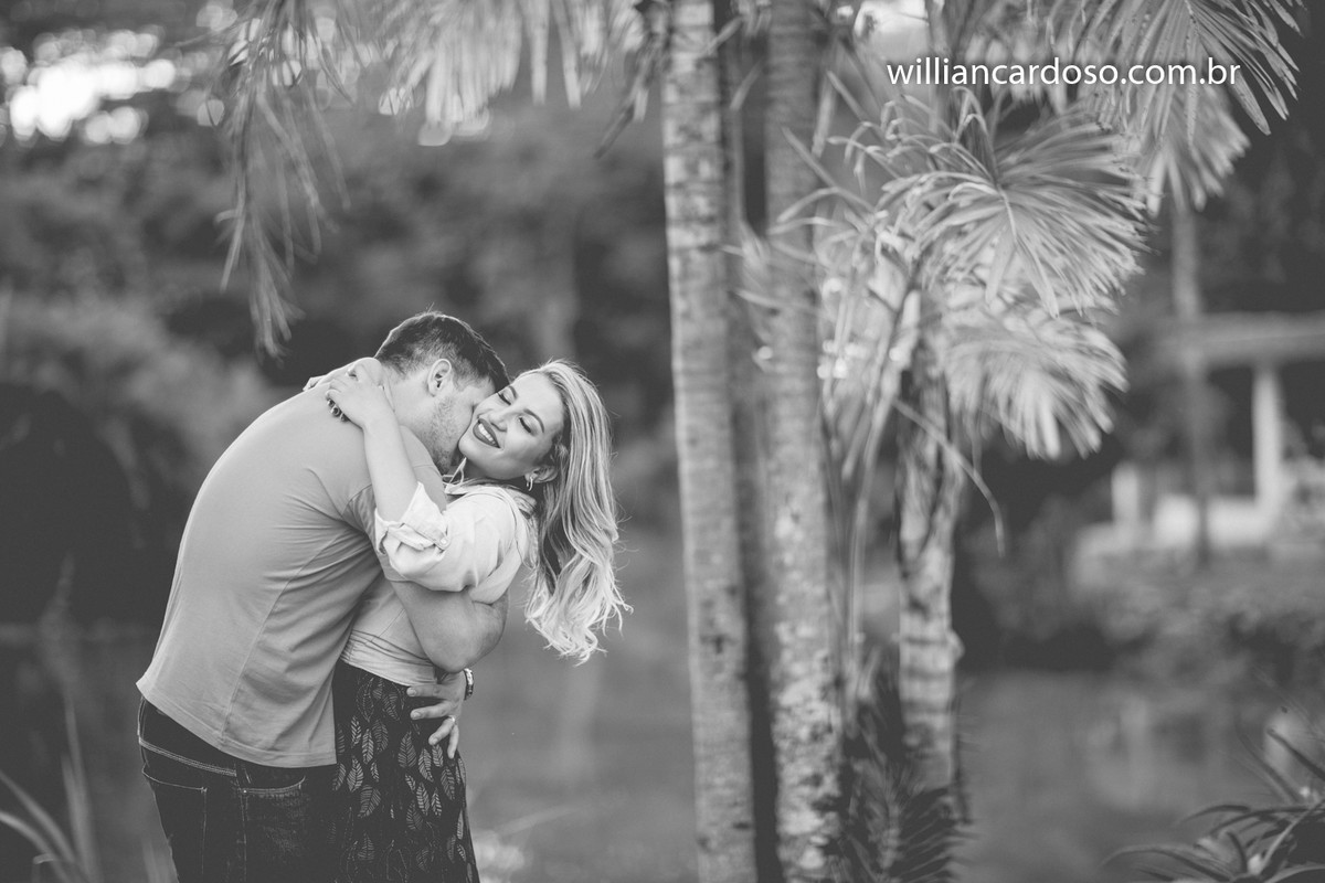 muito apaixonados, casal passa tarde incrivel com fotografo de casamentos em araxa