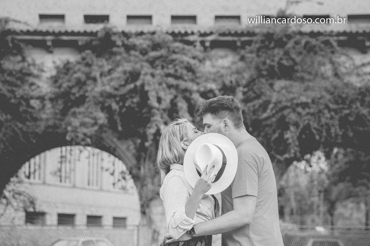 gargalhas em ensaios de noivos em araxa , sao feitas pelo fotografo de casamentos em araxa willian cardoso