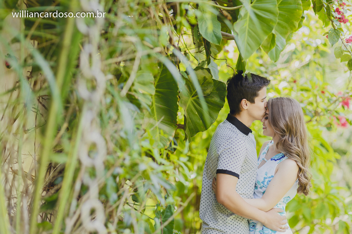 PRE WEDDING REALIZADO EM ARAGUARI, NA CACHOEIRA QUEDA DAGUA, REALIZADO PELO FOTOGRAFO DE CASAMENTOS EM UBERLANDIA WILLIAN CARDOSO