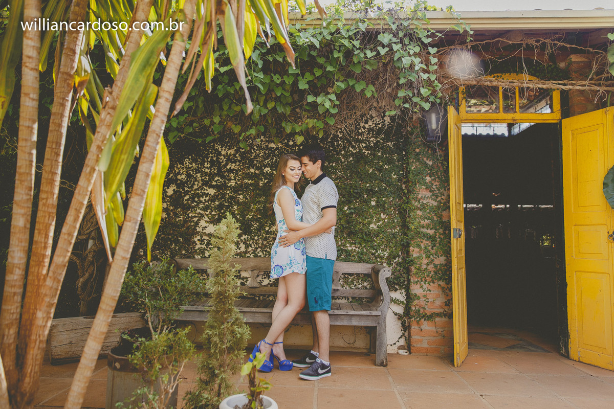 pre wedding na cachoeira queda dagua realizado pelo fotografo de casamentos em minas gerais Willian Cardoso