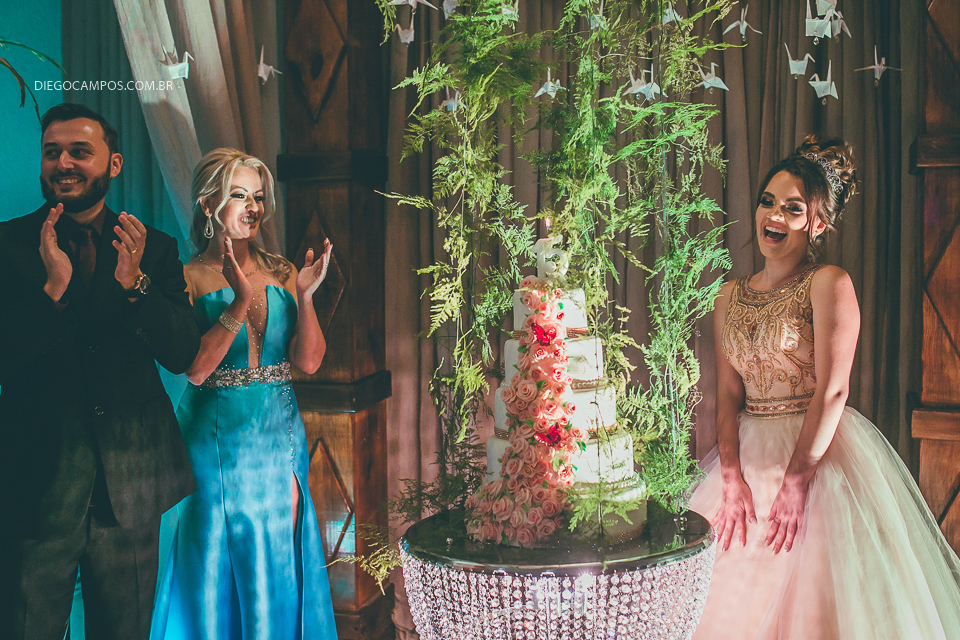 bolo de aniversário de 15 anos suspenso, parabens 15 anos