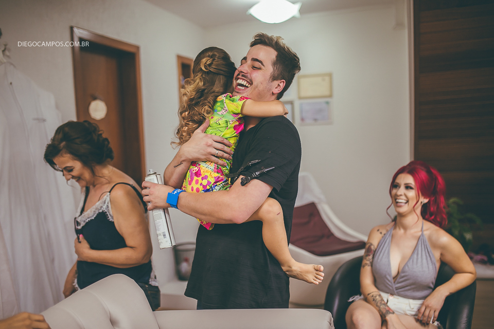 fotos de familia, aniversário de 15 anos, abraço de criança, salão fernanda phelipe