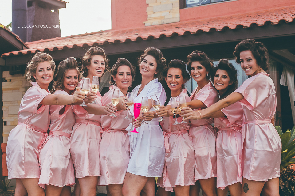brinde da noiva com suas madrinhas, madrinhas de casamento, making of da noiva, casamento de dia 