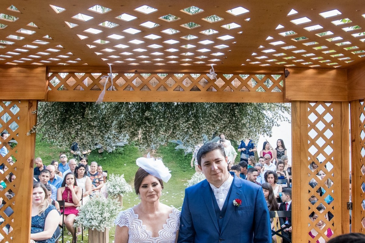 noiva e noivo cerimonia 