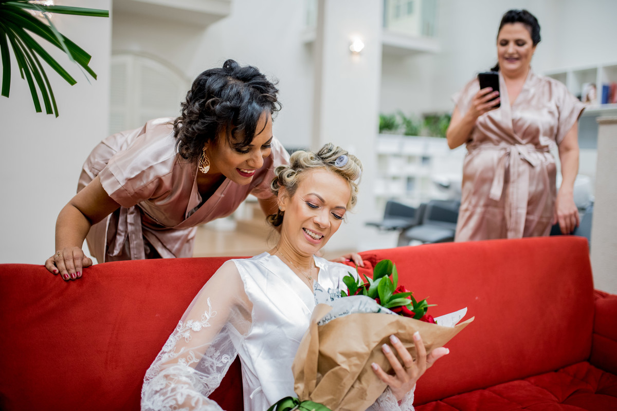 buque , noiva, madrinhas