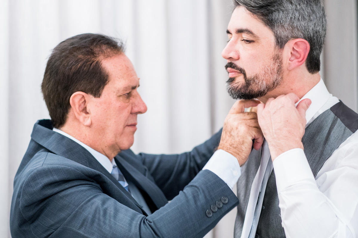 pai do noivo e o noivo