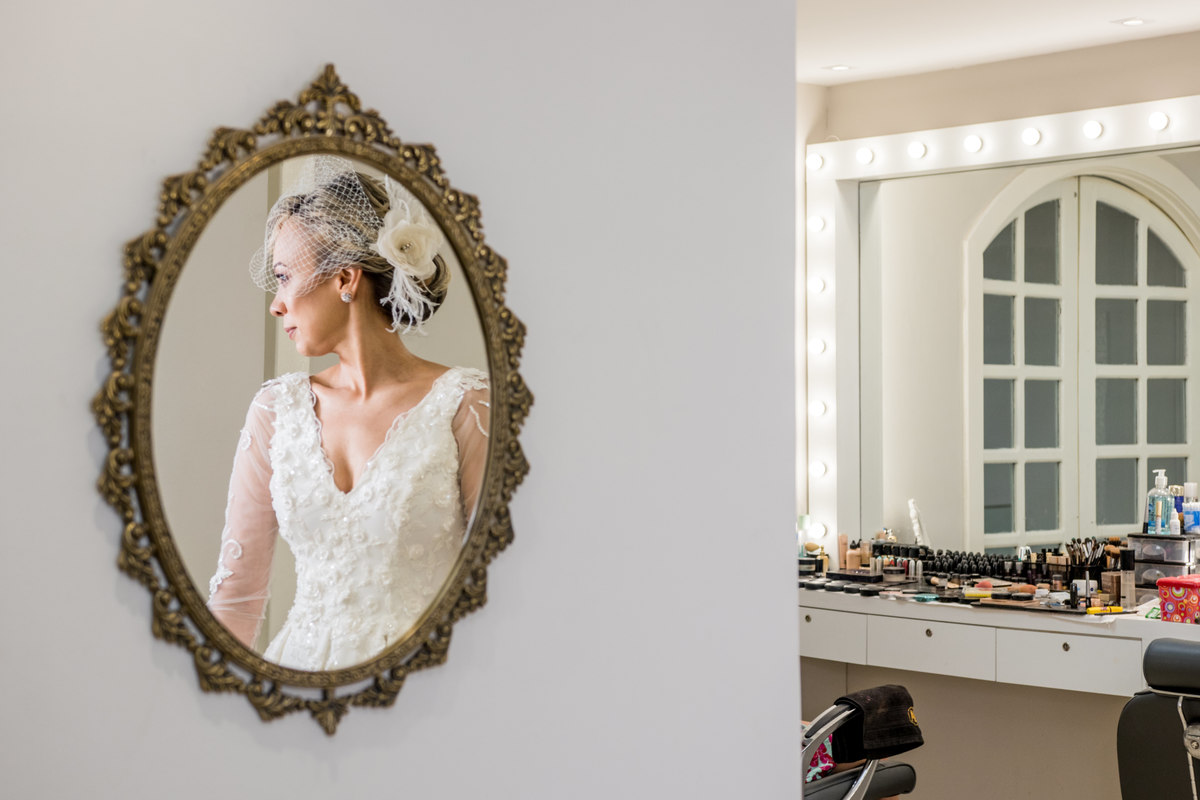 reflexo no espelho , noiva