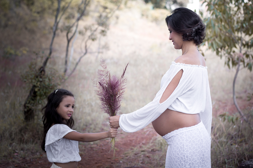 Fotos de gestante em Belo Horizonte na linha de trem do belvedere feitas pelo estúdio Kalila Issa