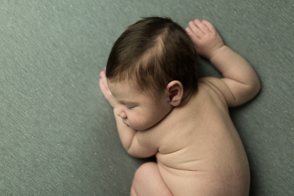 Puff Paloma Schell para sessão newborn em estúdio Kalila Issa