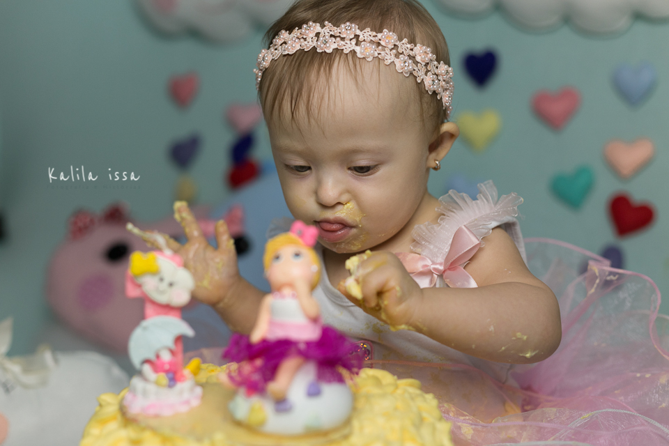 smash the cake chuva de amor da estrela laura com síndrome de down, bolo @janasimplesassim